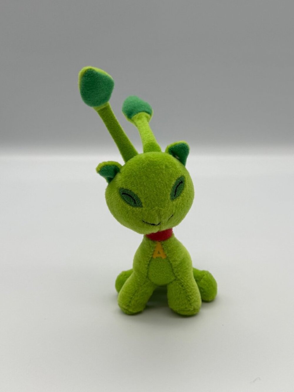 Vintage 2000's McDonalds 2004 Neopets Aisha Cute Alien Pet Plush Green *Read*